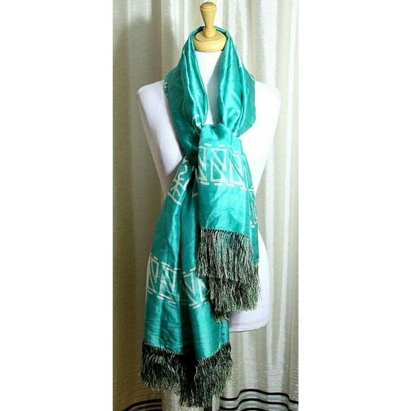 NWT 44x71" Akemi Shonti GREEN WHITE HANDPAINTED 100%SILK FRINGE WRAP SHAWL SCARF - Picture 2 of 8